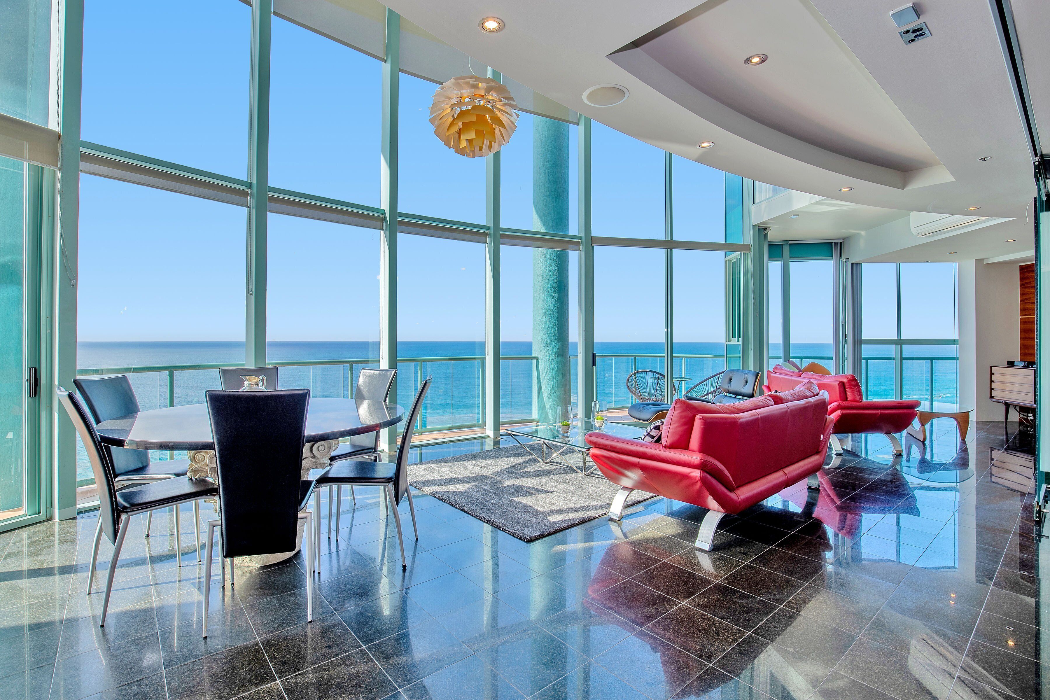 3 Bedroom Skyhome Penthouse with expansive beach and ocean views