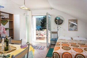Estudio (Apartments Tramonto - Studio Apartmen) | Cunas gratuitas, wifi gratis, ropa de cama
