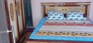 Villa, 5 Bedrooms | 5 bedrooms, down comforters, in-room safe, desk - Villa Masbro (Batu)