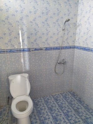 Villa, 5 Bedrooms | Bathroom | Shower, towels