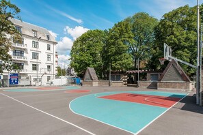 Área de juegos infantiles al aire libre