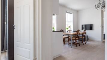 Leilighet, 3 soverom | Oppholdsområde | Plasma-TV