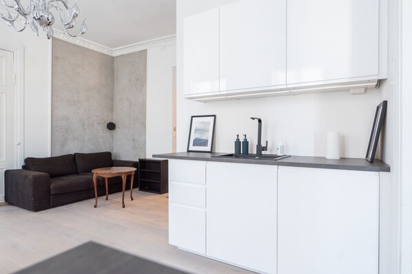 Apartment, 3 Bedrooms | Private kitchen