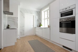 Apartamento, 2 habitaciones | Cocina privada | Frigorífico, microondas, horno y placa de cocina