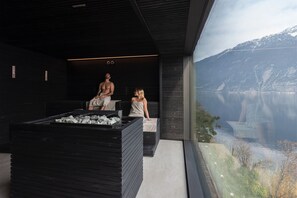 Salas para tratamentos a dois, sauna seca, banheira de hidromassagem
