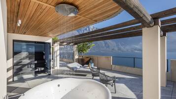 Suite, 1 cama King size, balcón, vista al lago (Argantos) | Terraza o patio