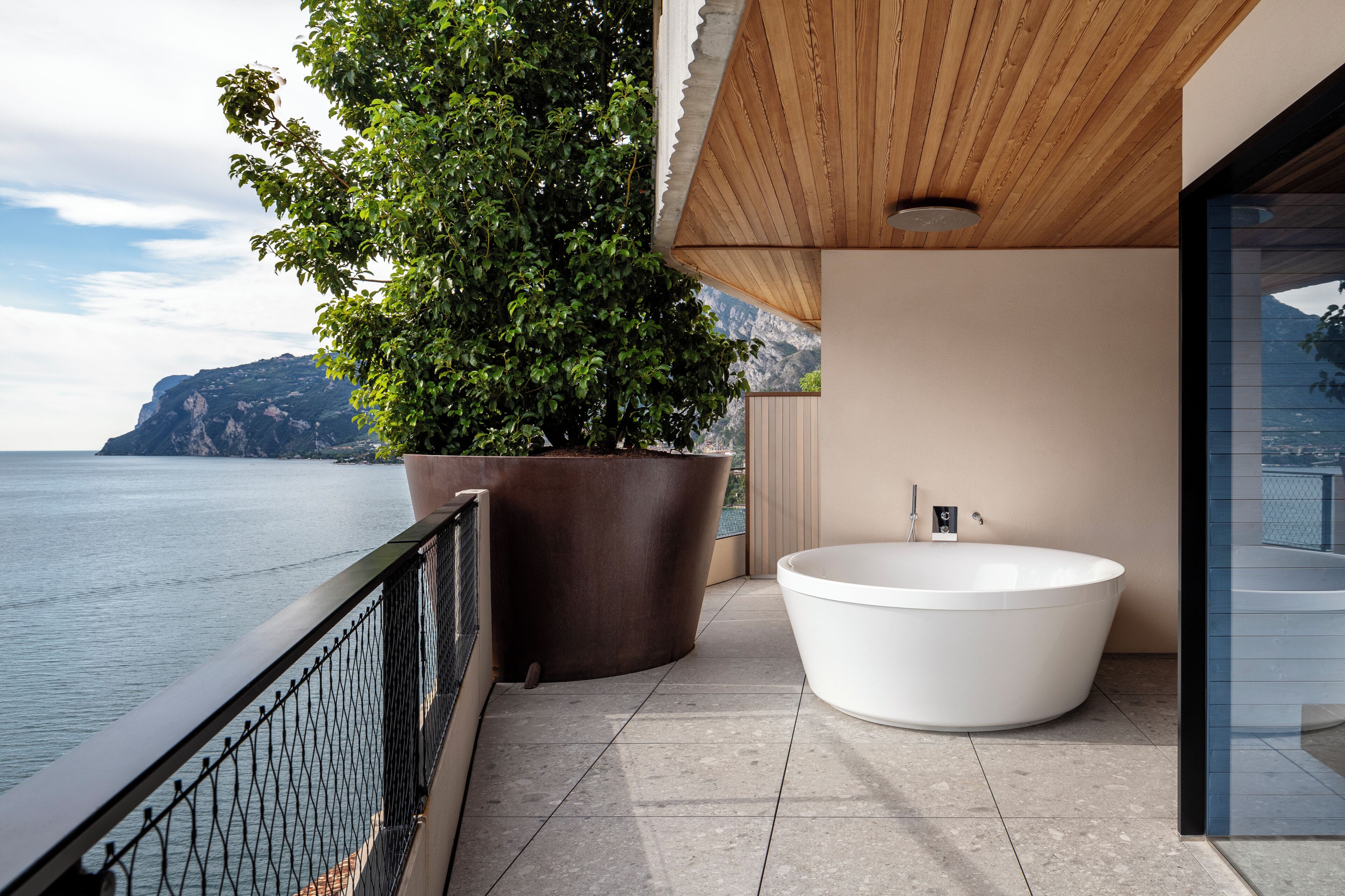 Suite, 1 King-Bett, Balkon, Seeblick (Argantos) | Terrasse/Patio