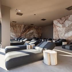 Couples treatment room(s), sauna, hot tub, steam room