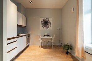 Appartement, 1 chambre | Restauration dans la chambre