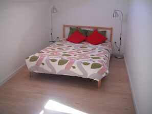 Tweepersoonskamer, privébadkamer | Een strijkplank/strijkijzer, gratis wifi, beddengoed