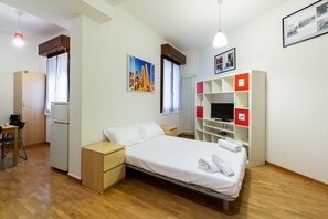 Studio | 1 bedroom, in-room safe, iron/ironing board, free WiFi
