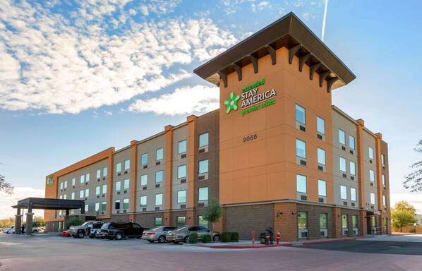 A Stay America Premier Suites hotel with a modern design, multiple floors, and a parking area. - Extended Stay America Premier Suites Phoenix Chandler Downto (Chandler)