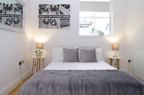 Klassiek appartement | 1 slaapkamer, een laptopwerkplek, een strijkplank/strijkijzer