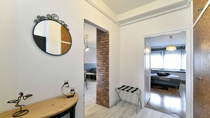 Leilighet – deluxe, balkong | 1 soverom, safe på rommet, skrivebord og blendingsgardiner