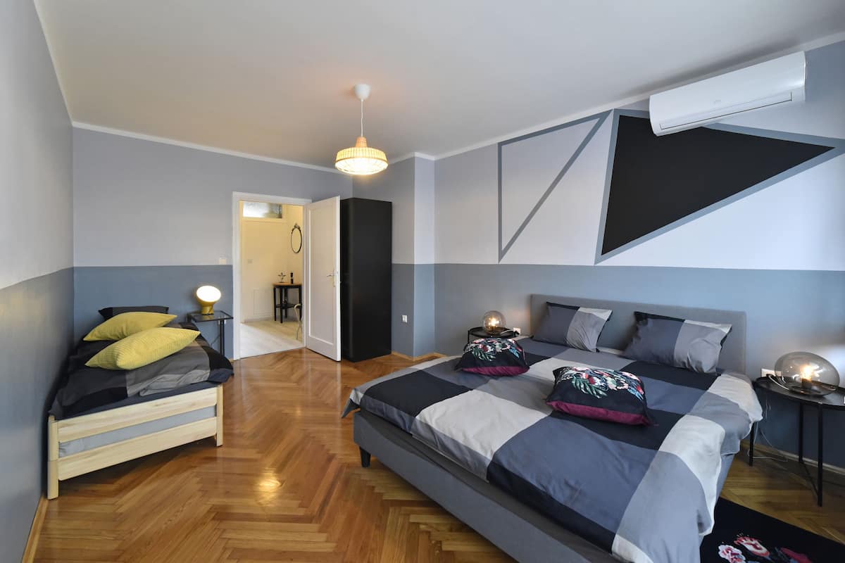 1 bedroom, in-room safe, desk, blackout curtains