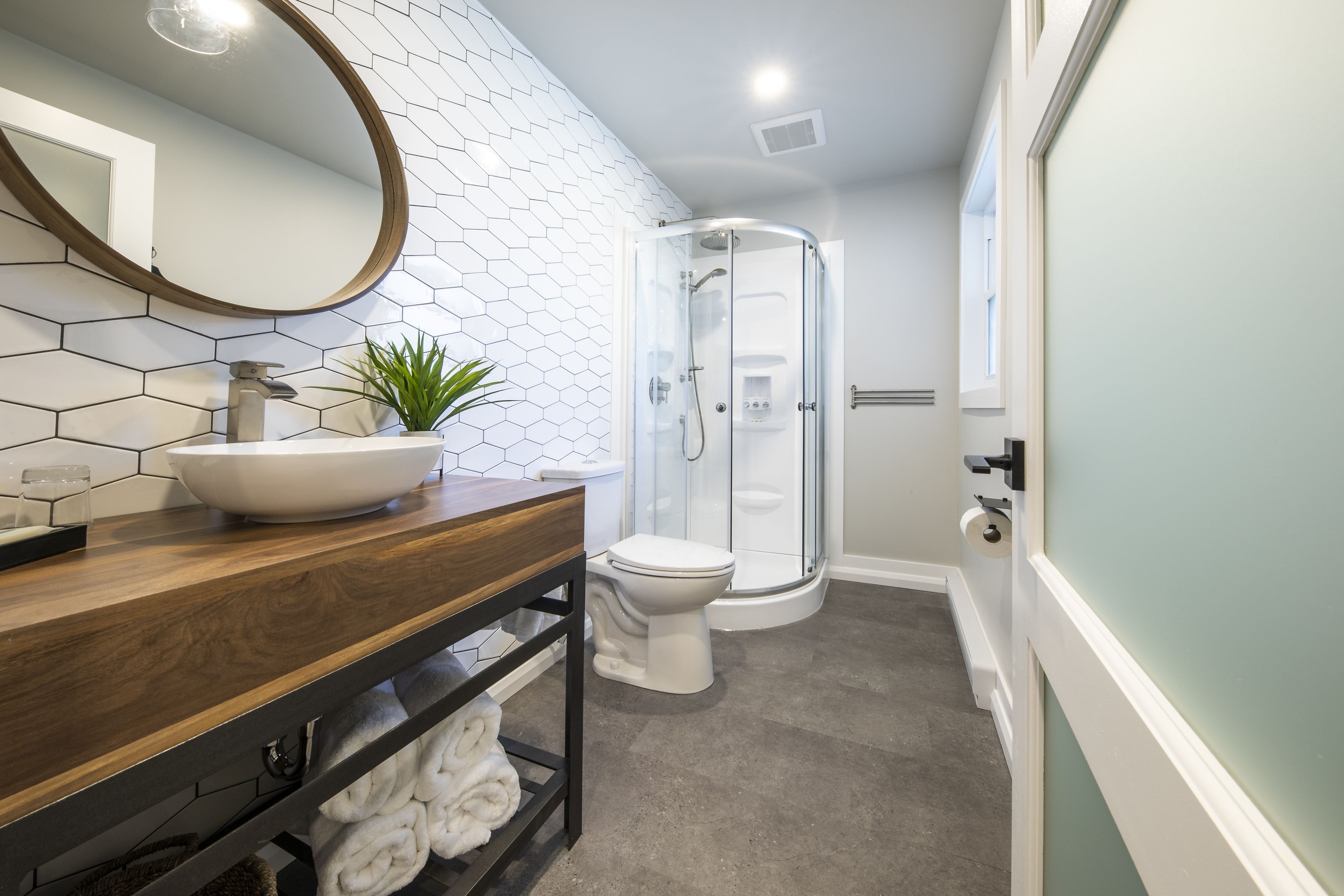 shower, rainfall showerhead, free toiletries, hair dryer