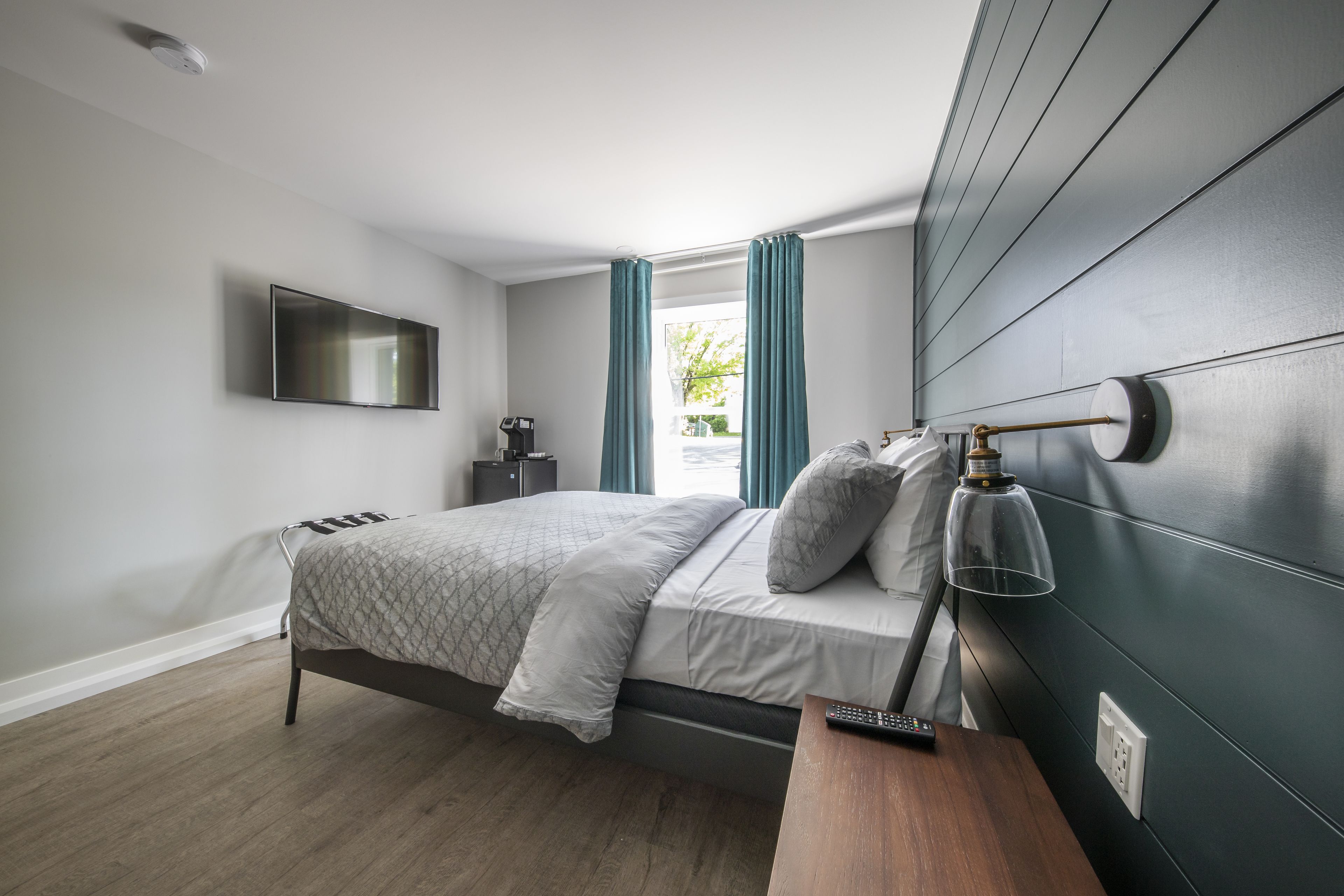 city room | 1 bedroom, premium bedding, in-room safe, blackout curtains