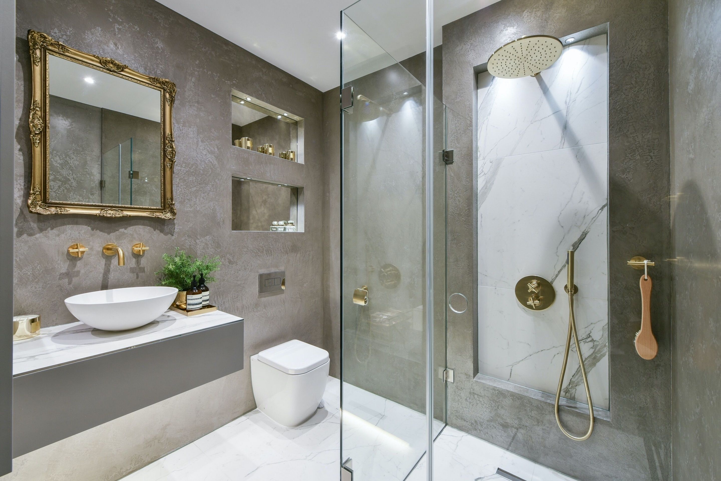 Classic Apartment | Bathroom shower