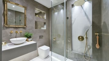 Classic Apartment | Bathroom shower