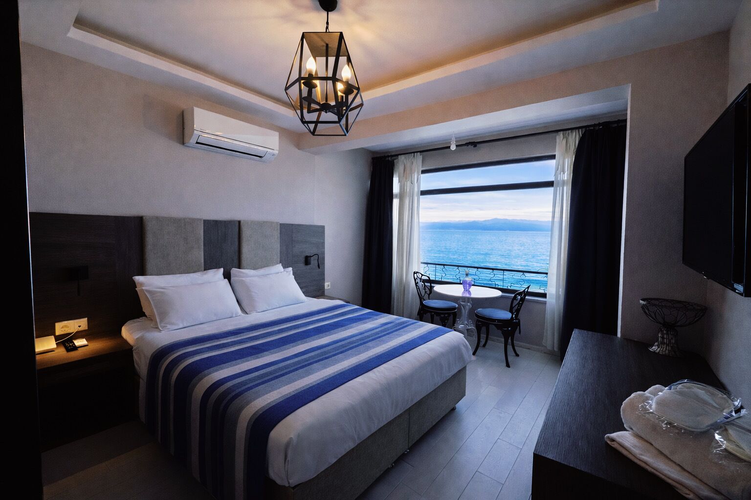 Exclusive Room, Sea View | Premium bedding, down duvets, memory-foam beds, free minibar