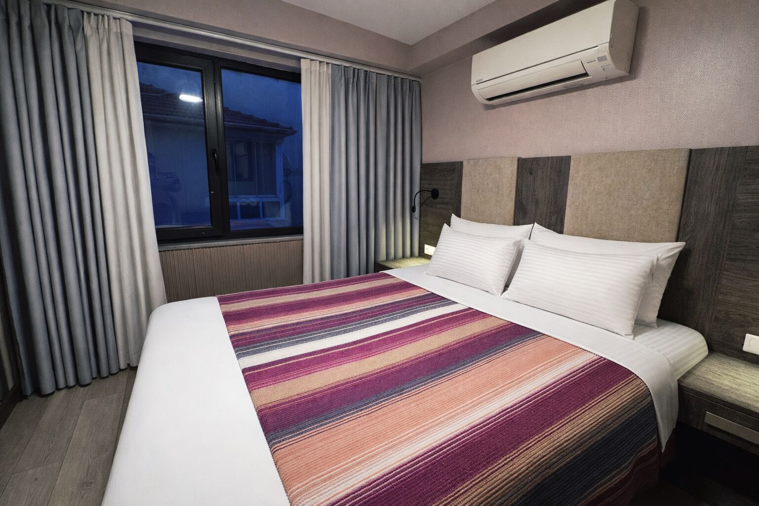 Quarto casal econômico, 1 cama King | Vista do quarto