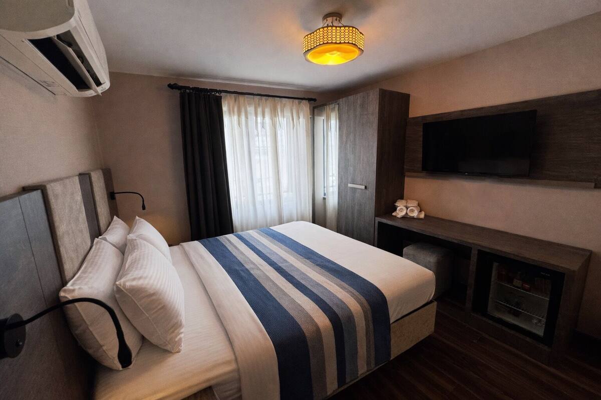 Habitación City doble, vistas parciales al mar | Ropa de cama de alta calidad y edredones de plumas
