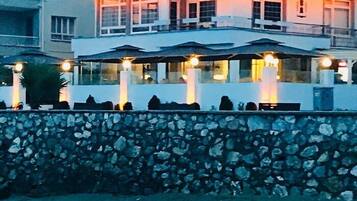 City-Doppelzimmer, eingeschränkter Meerblick | Hochwertige Bettwaren, Daunenbettdecken