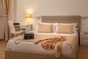 Ropa de cama hipoalergénica, colchones con efecto memoria y escritorio 