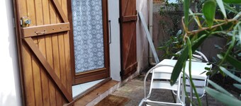 Single room 2 person motel 2