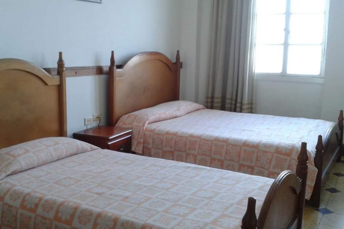Vierbettzimmer | Zimmersafe, kostenloses WLAN