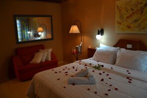Minibar, wifi gratis, ropa de cama y acceso para silla de ruedas 