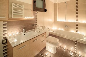 Villa | Baño | Tina, secadora de cabello, toallas 