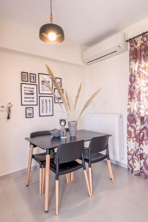 Villa | In-room dining