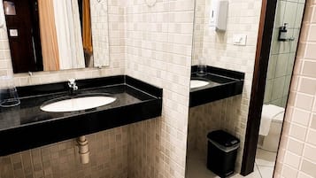 Shower, towels