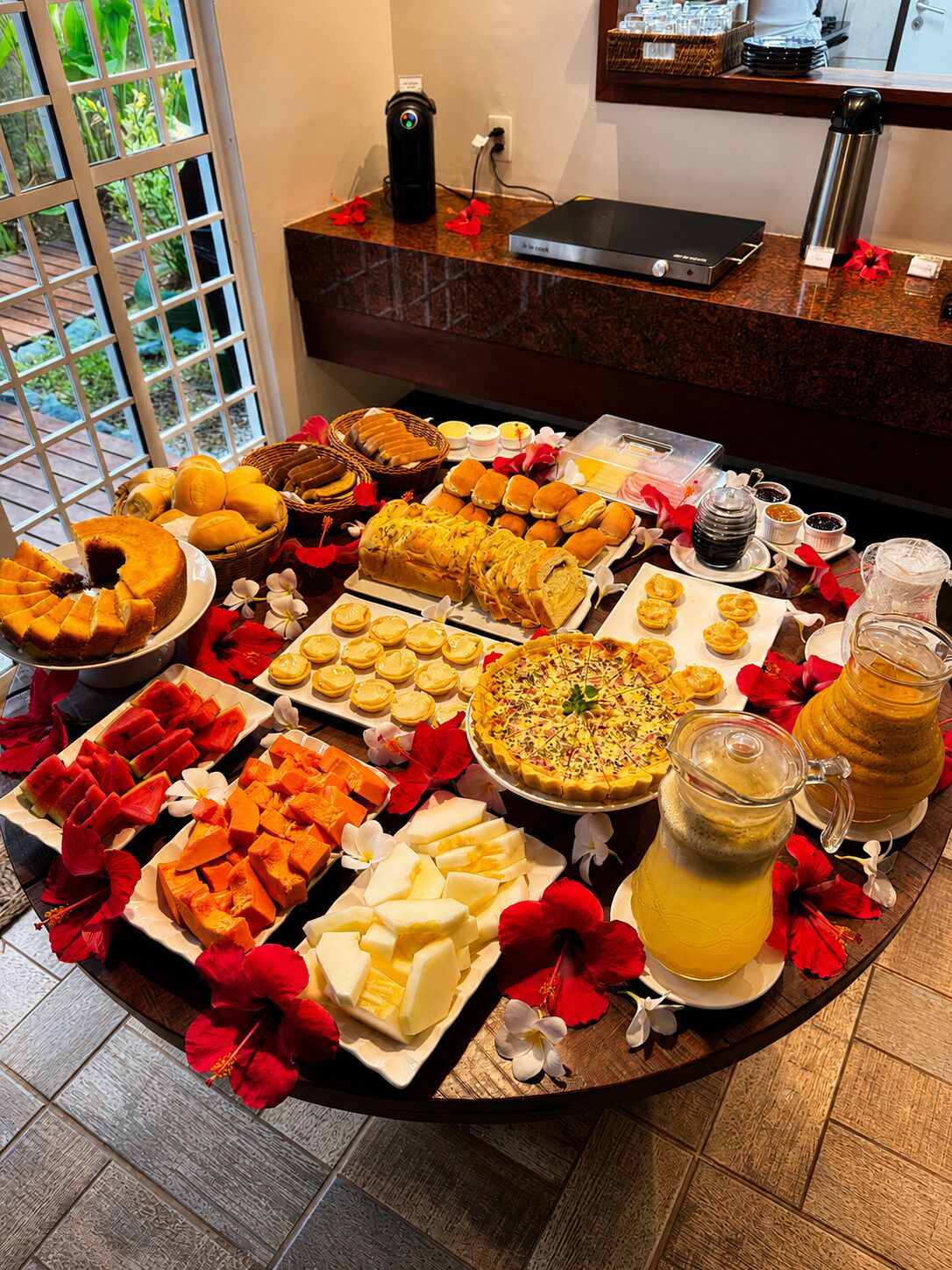 Café da manhã com buffet grátis todos os dias