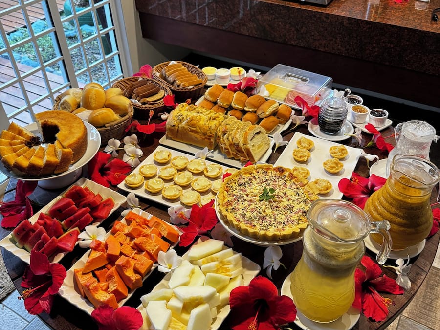 Café da manhã com buffet grátis todos os dias