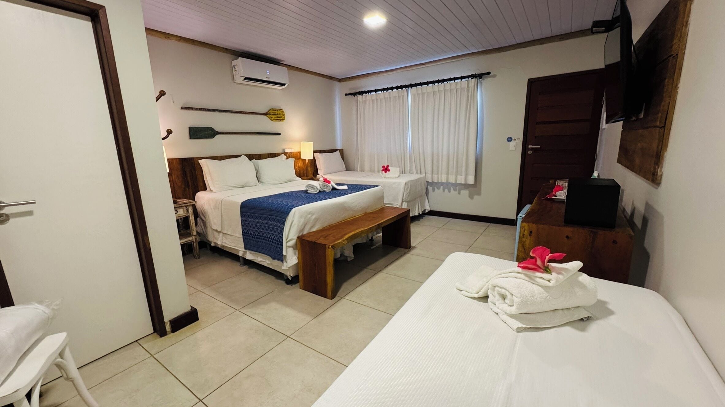 Minibar, cortinas blackout, wifi gratis y ropa de cama 
