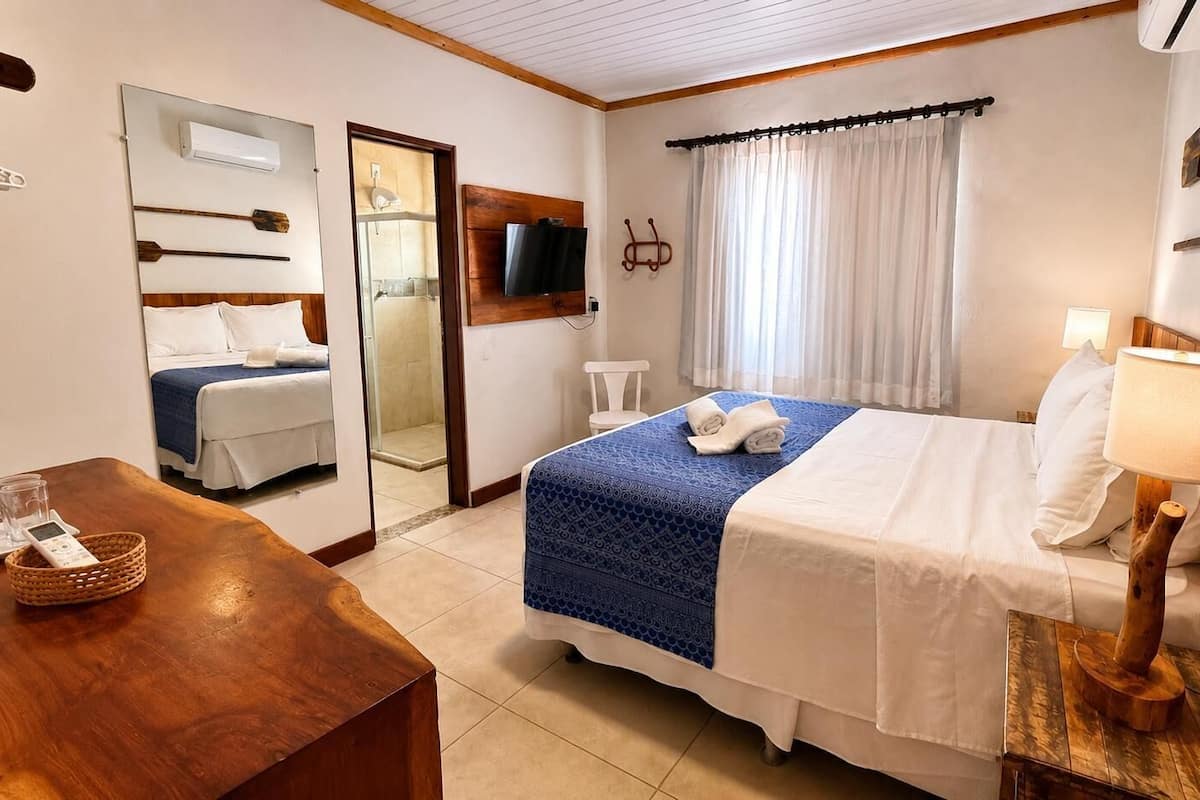 Minibar, blackout drapes, WiFi (free), bed sheets
