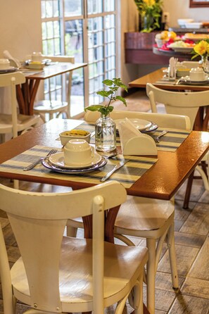 Free daily buffet breakfast - Pousada Alto da Vila Noronha by Alto da Ilha (Fernando de Noronha)