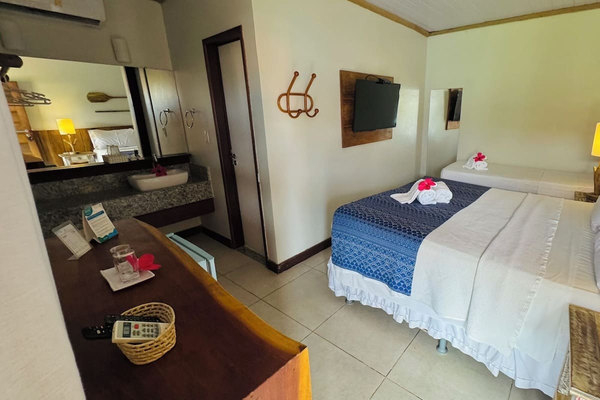 Habitación superior, 1 habitación, lanai, vistas al jardín | Minibar, cortinas opacas, wifi gratis y ropa de cama
