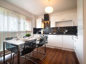 Living area - Deluxe London Homes Riverside Apartment (London)