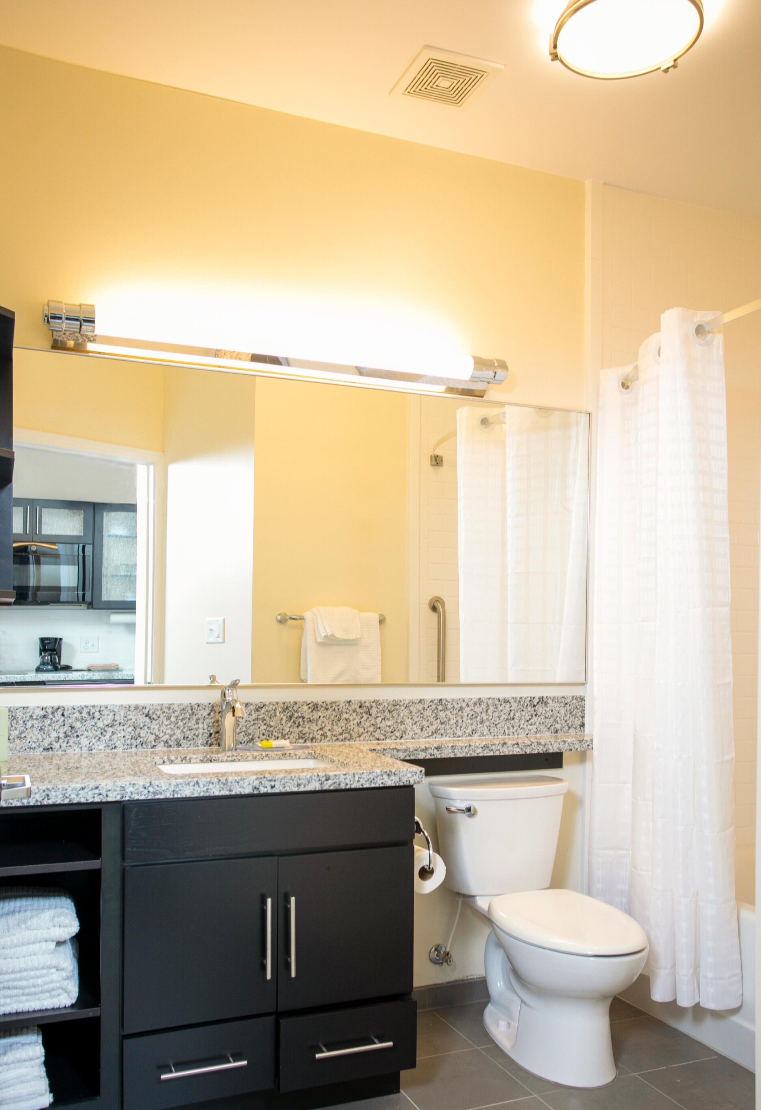 studio suite | bathroom | combined shower/bathtub, hair dryer, towels