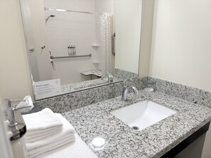 Studiosuite, 1 Queen-Bett, barrierefrei (Roll-In Shower) | Barrierefreies Bad