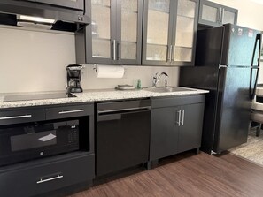 Studio Suite, 1 Queen Bed (Accessible Tub) | Microwave - Candlewood Suites Jacksonville - Mayport by IHG (Atlantic Beach)