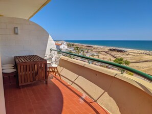 Outdoor dining - 2-Bed Apartment OCEAN Seasun Vacation Rentals (discounts for +28 nights) (Monte Gordo)