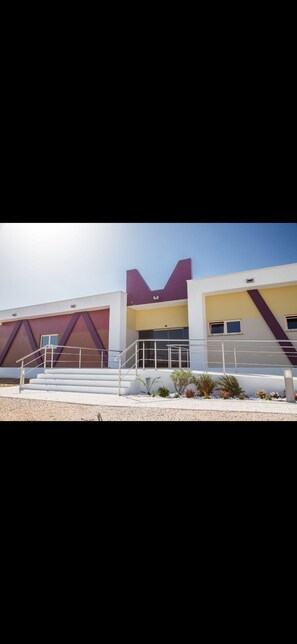 Exterior - Quinta Monteiro de matos - wine tourism, space inserted in the farm. (Santarém)