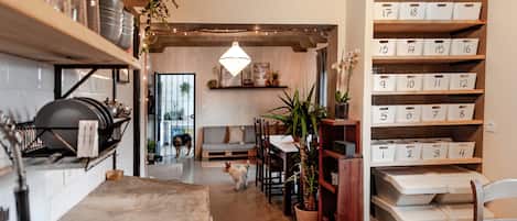 大型冰箱、微波爐、烤箱、洗碗機