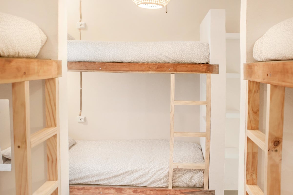 Dormitorio condiviso, dormitorio misto, bagno privato (1 bed in 6 Bed Dorm) | Wi-Fi gratuito, lenzuola