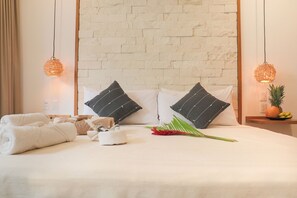 ห้องดีลักซ์ | ผ้านวมขนเป็ด, ตู้นิรภัยในห้องพัก, ห้องพักตกแต่งอย่างมีเอกลักษณ์
