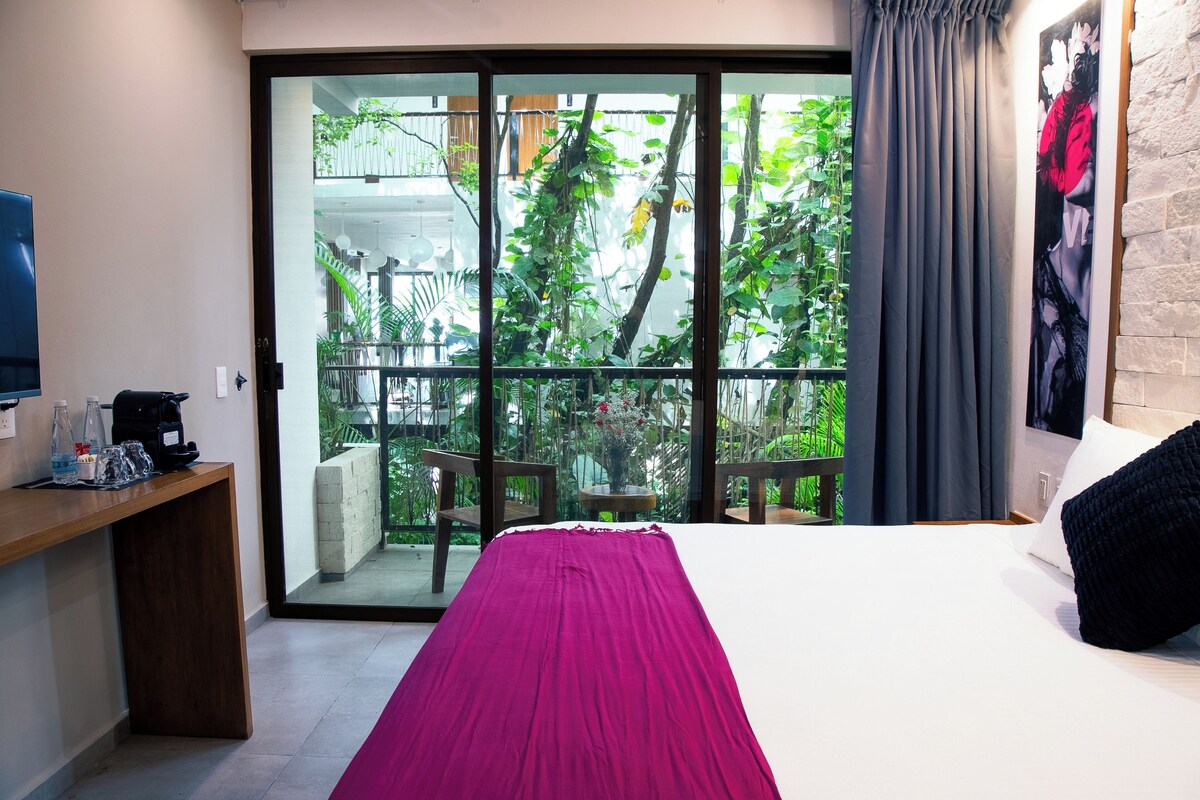 Down comforters, in-room safe, laptop workspace, blackout drapes
